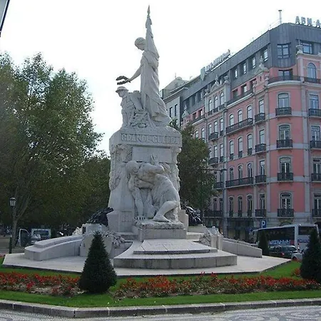 Modern 2-bed - Heart Of Downtown Apartment